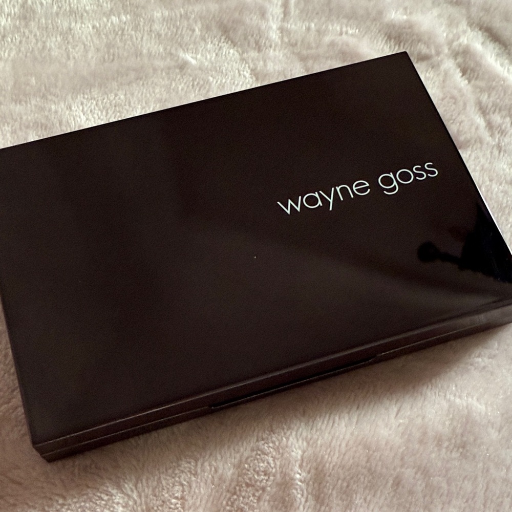 Wayne Goss weightless veil blush pallet